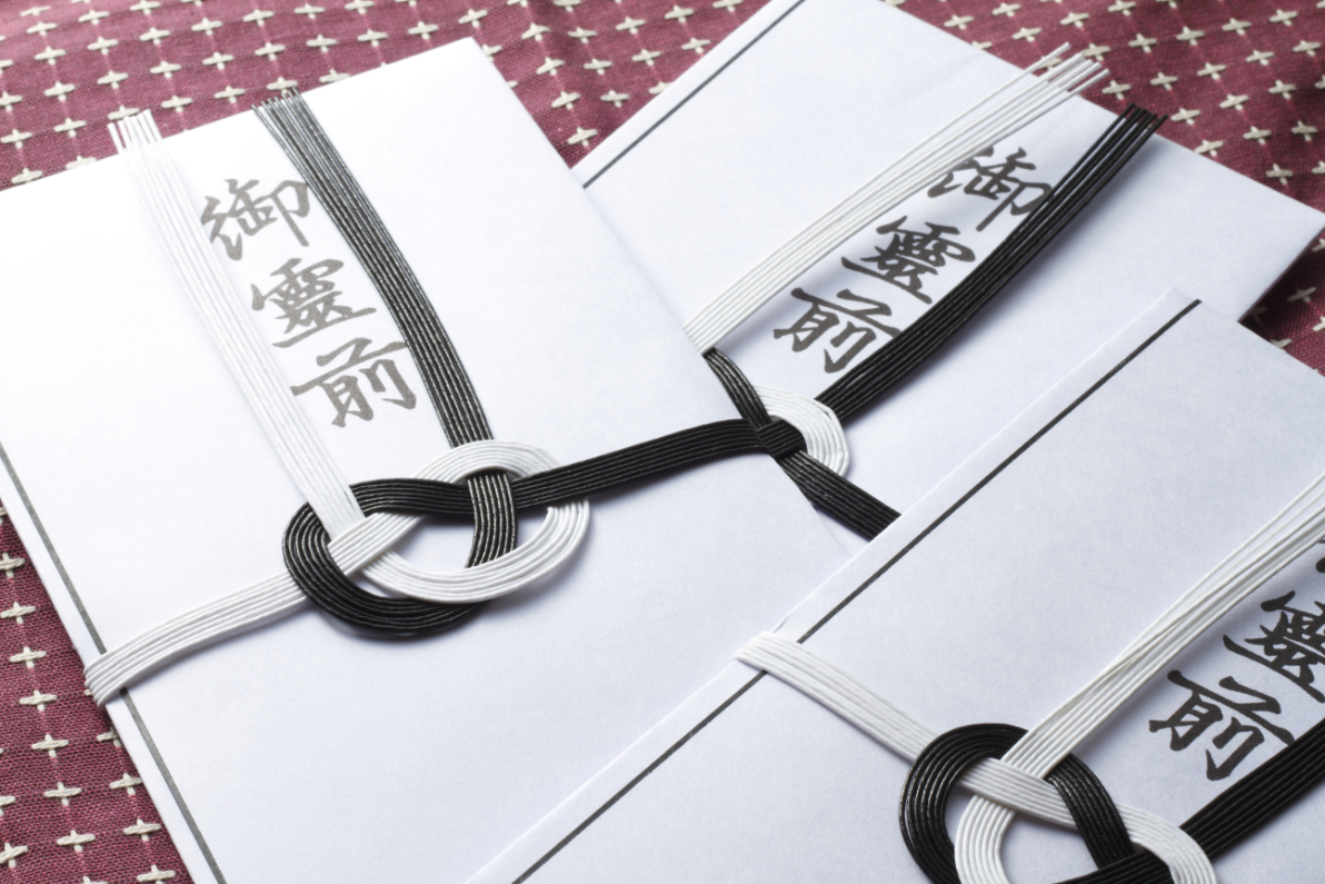 一周忌に包む香典袋とは 表書きや宗教別の書き方を紹介 みんなが選んだ終活