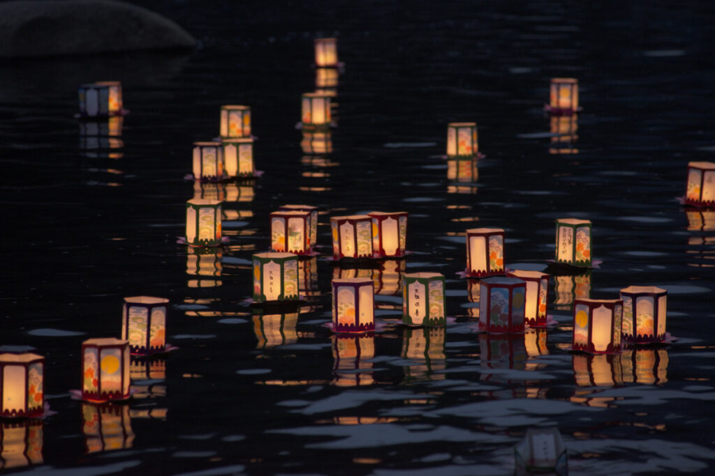 灯籠流し