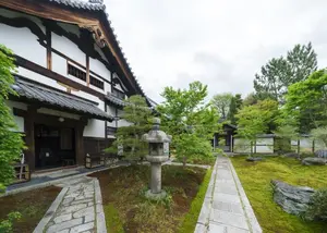 寺院内の樹木葬墓地です。祇園のど真ん中に位置する本山建仁寺の塔頭寺院です。 写真