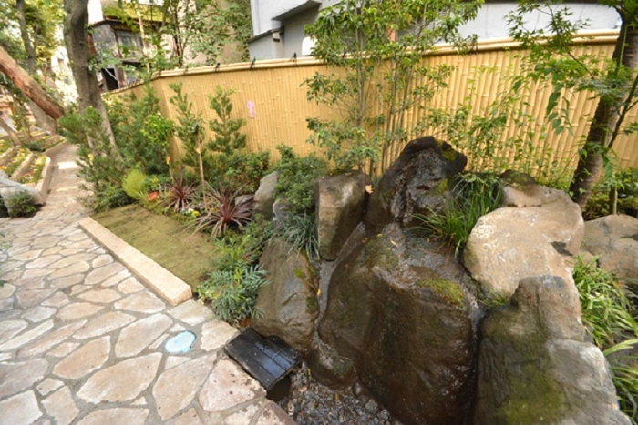 高輪墓苑 正満寺「ふれあいの碑」 写真