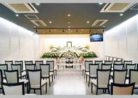 浦和駅から徒歩3分の「シンプルモダン」をコンセプトとしたデザイン性の高い葬儀会館です。 写真
