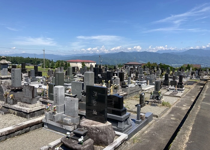 駒ヶ根市 切石墓地 写真