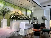 生花を全て使用したハイセンスな花祭壇 写真