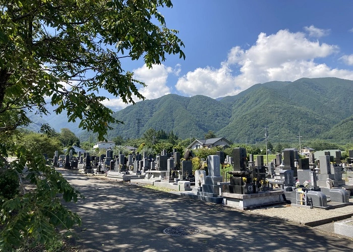 駒ヶ根市 切石墓地 写真