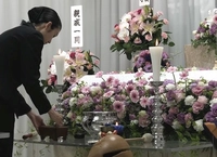 女性スタッフがお式をお手伝い致します。 写真