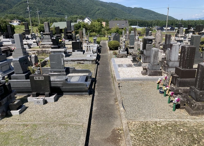 駒ヶ根市 切石墓地 写真