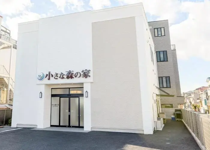 小さな森の家　江戸川大杉 写真