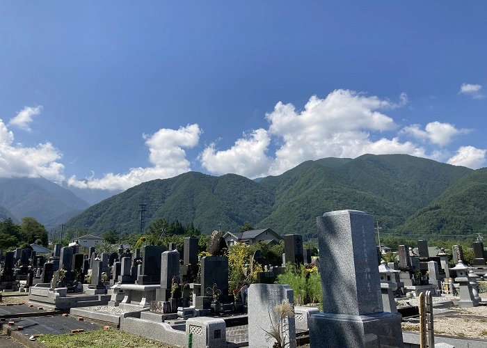 駒ヶ根市 切石墓地 写真